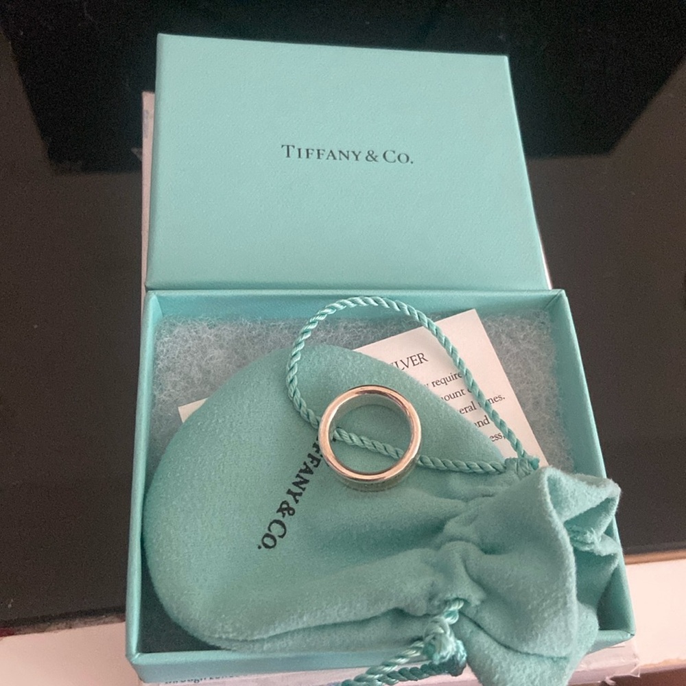 Tiffany & Co. Silver Ring with Teal Pouch